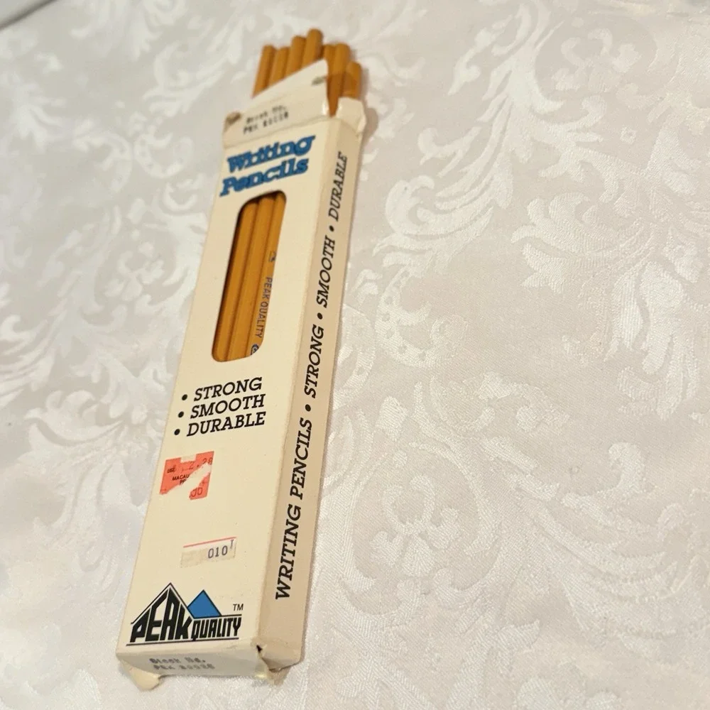 vintage12 Peak Quality brand pencil set featuring yellow‎ wooden pencils #3,2.5
